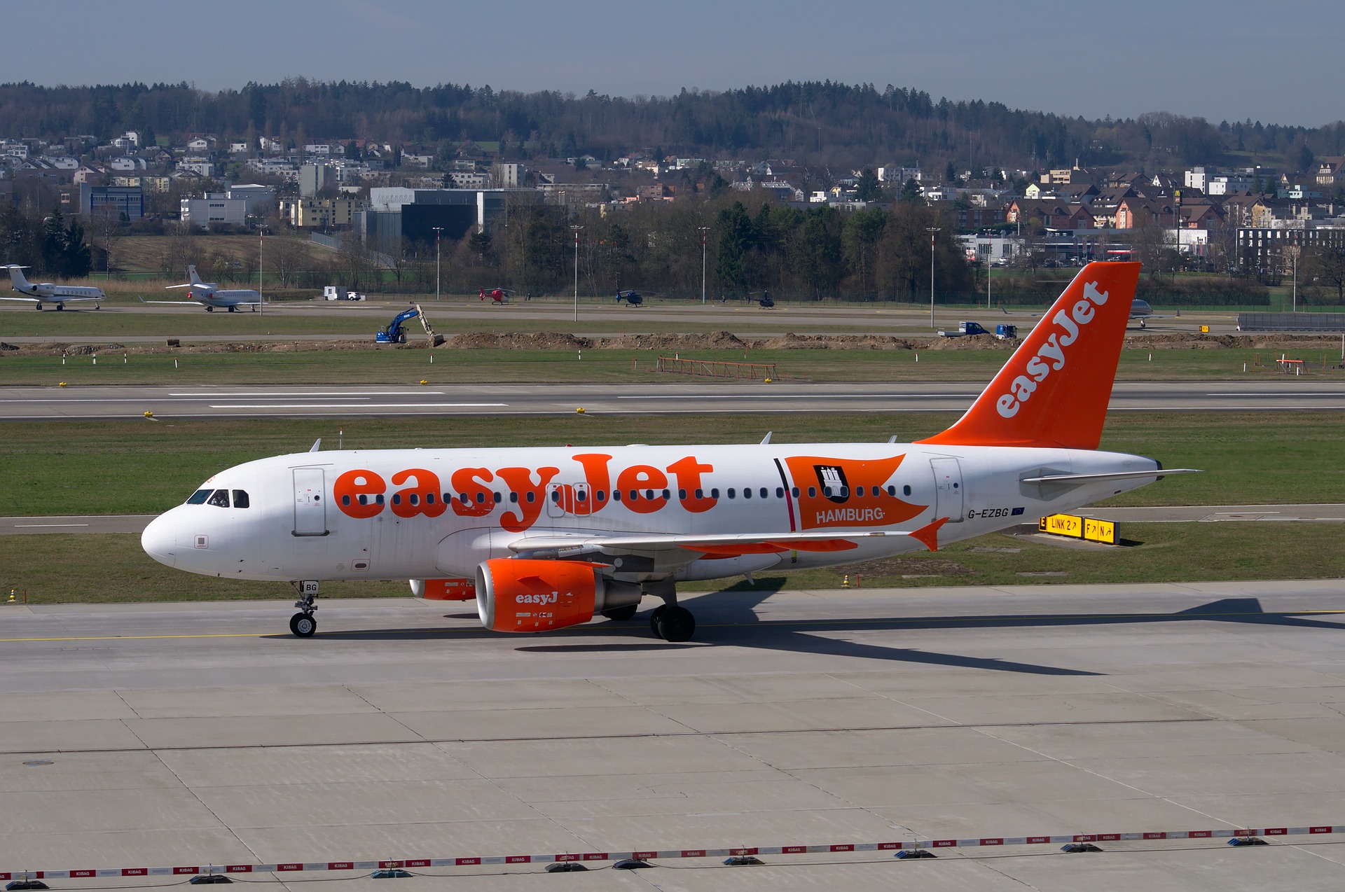 Images/easyjet-2274139_1920.jpg